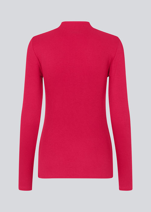 Long sleeved t-shirt in pink with a high neck. Krown LS t-neck is in a ribbed quality and has a tight fit. The t-neck is in a nice EcoVero viscose quali
