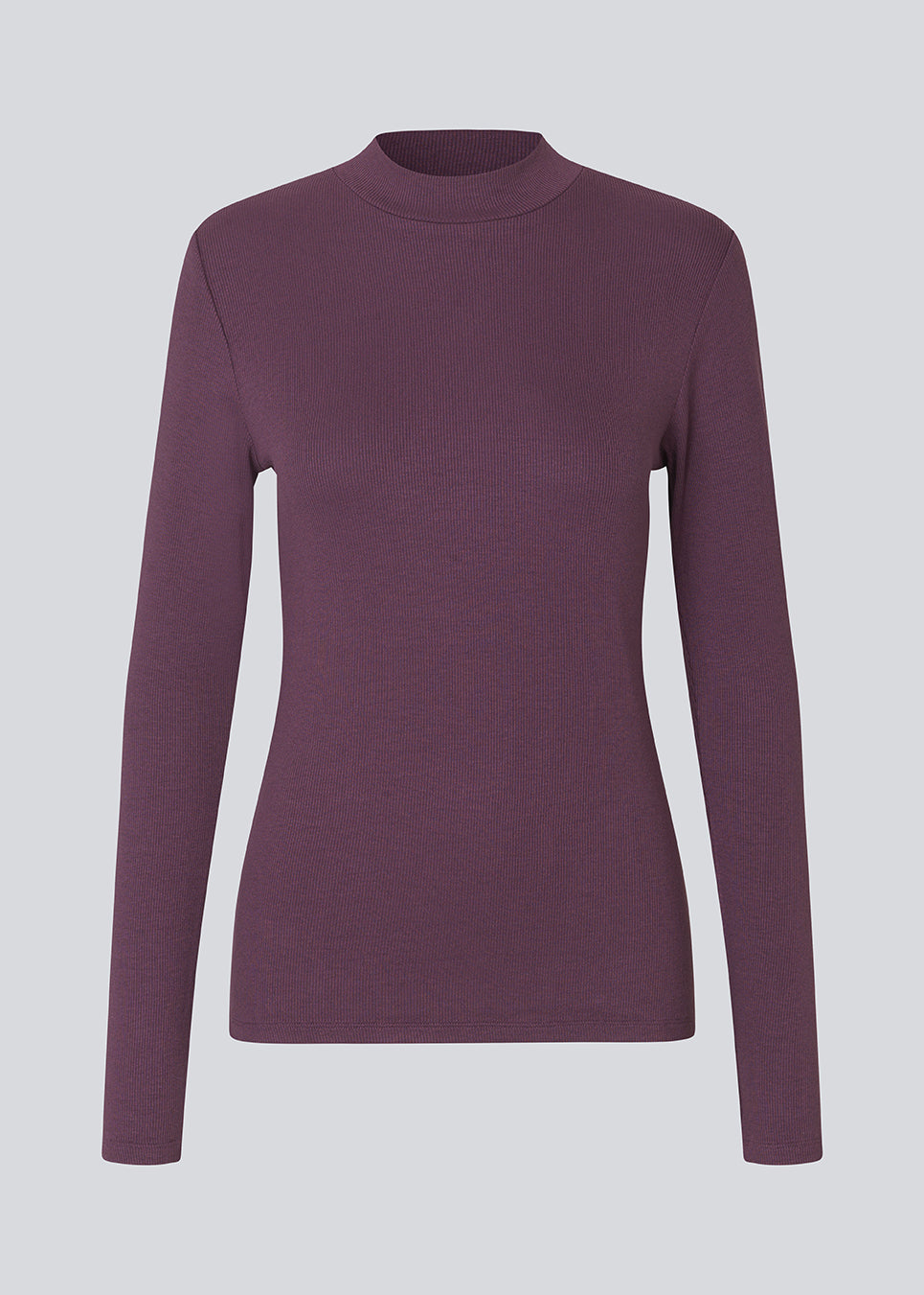 Long sleeved t-shirt with a high neck. Krown LS t-neck is in a ribbed quality and has a tight fit. The t-neck is in a nice EcoVero viscose quality.