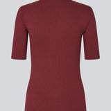 Short-sleeved t-shirt with a high neck. Krown t-shirt is in a nice rib quality and has a tight fit.