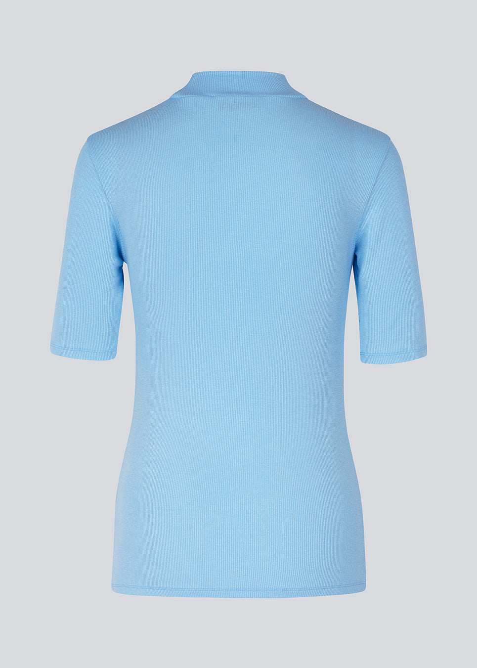 Short-sleeved t-shirt in baby blue with a high neck. Krown t-shirt is in a nice rib quality and has a tight fit.