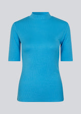 Short-sleeved t-shirt in blue with a high neck. Krown t-shirt is of a nice rib quality and has a tight fit.
