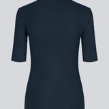 Short-sleeved t-shirt in navy blue with a high neck. Krown t-shirt is in a nice rib quality and has a tight fit. A must-have basic style in your wardrobe.