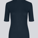 Short-sleeved t-shirt in navy blue with a high neck. Krown t-shirt is in a nice rib quality and has a tight fit. A must-have basic style in your wardrobe.