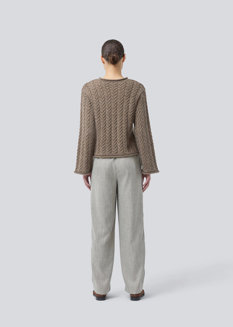 Loose knit with wide sleeves in cable knit. KurtisMD round neckline and rolled edges.