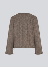 Loose knit with wide sleeves in cable knit. KurtisMD round neckline and rolled edges.