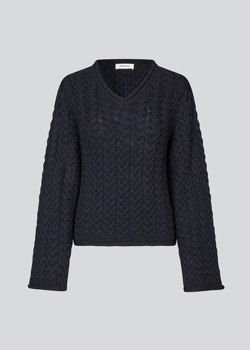 Loose wool knit in navy blue with wide sleeves. KurtisMD v-neck has a v-neck and rolled edges.