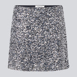 Short silver skirt in sequence jersey. LaraMD skirt has an invisible zipper in the side and is fully linned.