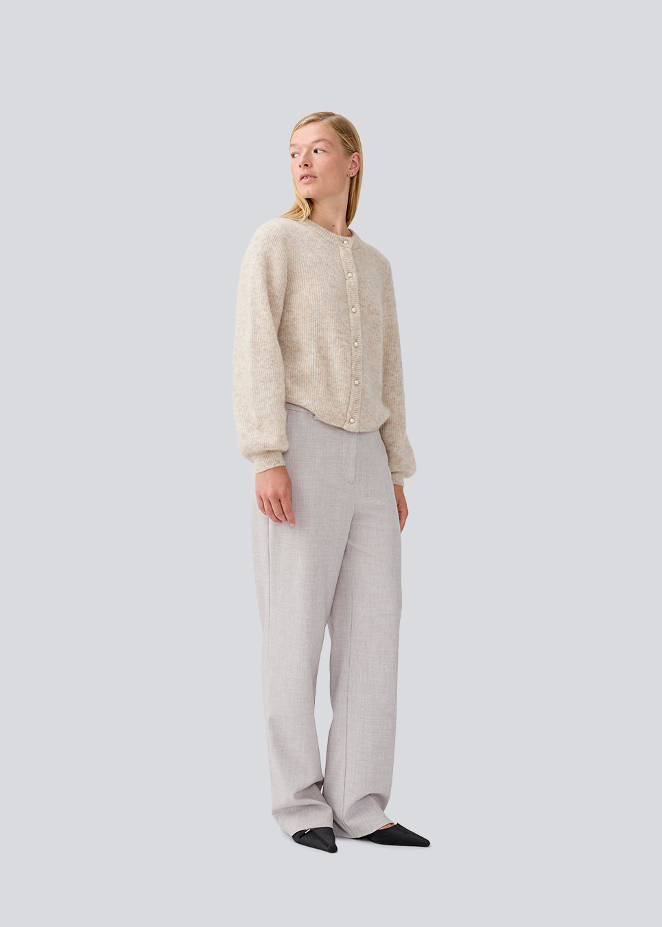 Soft beige cardigan in knit. LenniMD cardigan has a button closure in front and loose sleeves with rib.