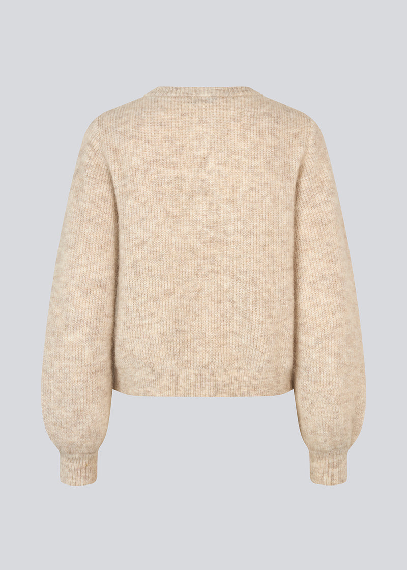 Soft beige cardigan in knit. LenniMD cardigan has a button closure in front and loose sleeves with rib.