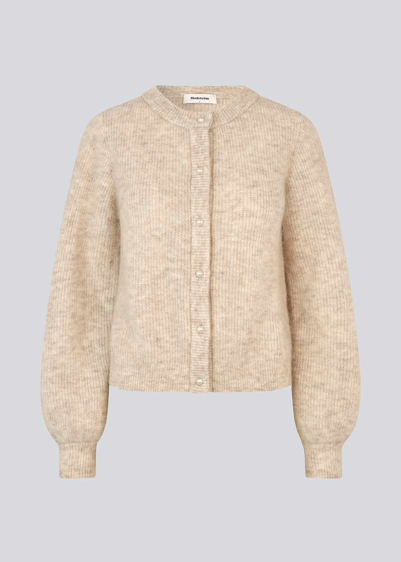 Soft beige cardigan in knit. LenniMD cardigan has a button closure in front and loose sleeves with rib.