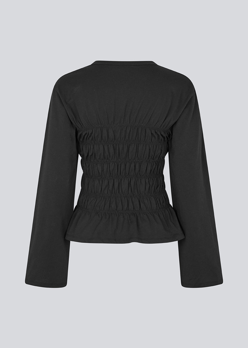 Longsleeved black t-shirt in jersey with a smock detail. LillieMD LS top has long wide sleeves and a round neck.