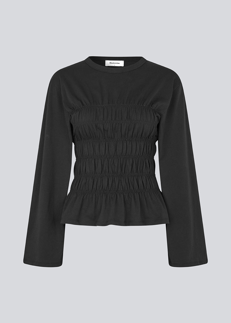 Longsleeved black t-shirt in jersey with a smock detail. LillieMD LS top has long wide sleeves and a round neck.