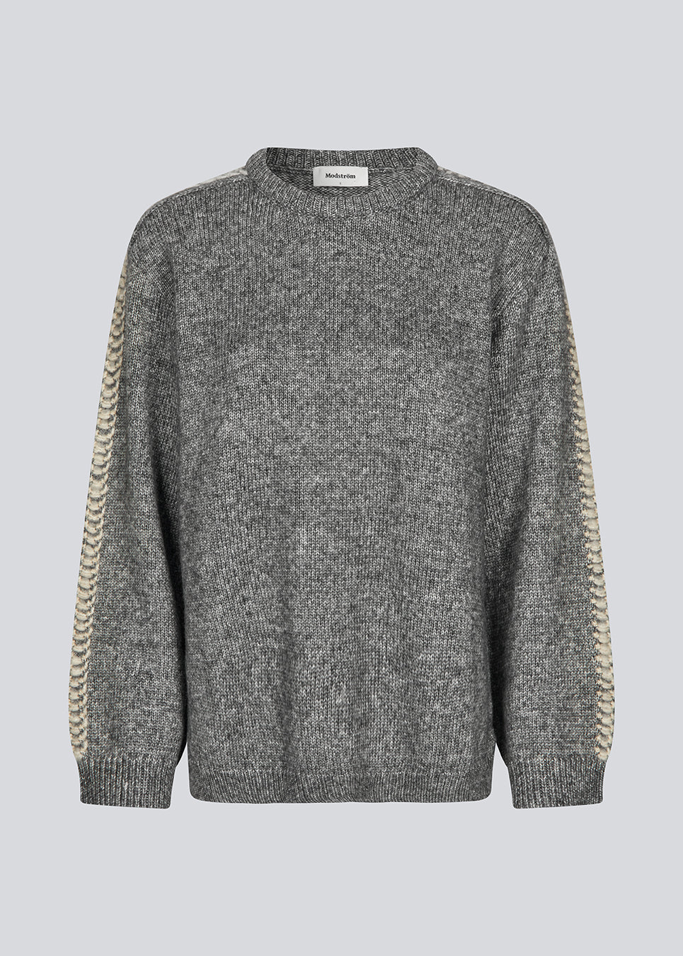 Soft knit in dark grey with beige stitching details on the sleeves. LineMD o-neck is made in plain jersey knit, has a round neck and loose fit. The model is 177 cm and wears a size S/36.