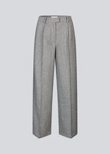 Grey suit pants in a 80% wool with wide legs. LissieMD pants has a high waist, zipper, side pockets and paspoil pockets in the back.