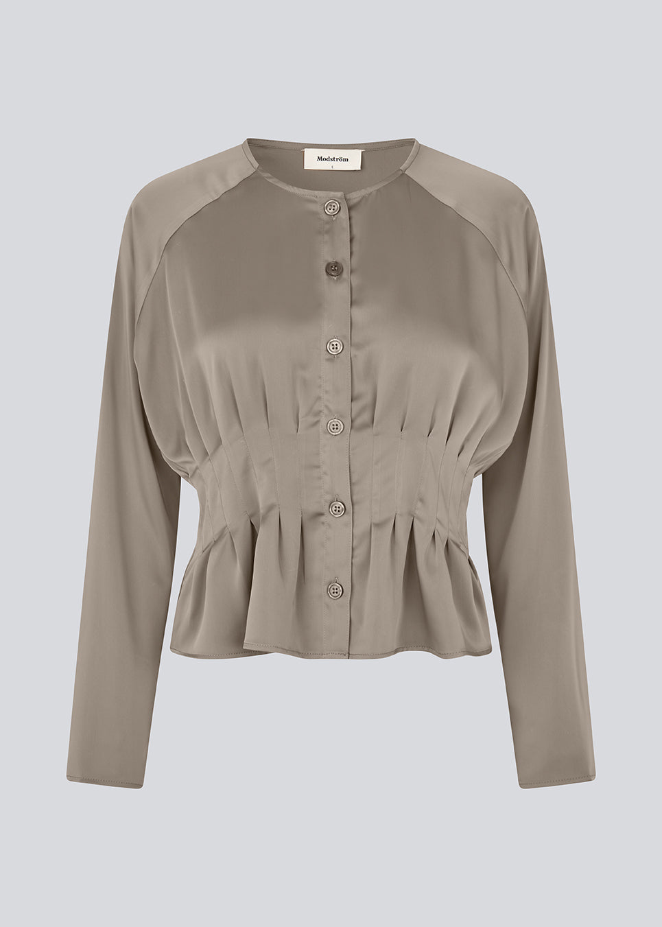 Fitted brown top with boxpleats in satin. LivMD shirt has a button closure in front and loose sleeves.