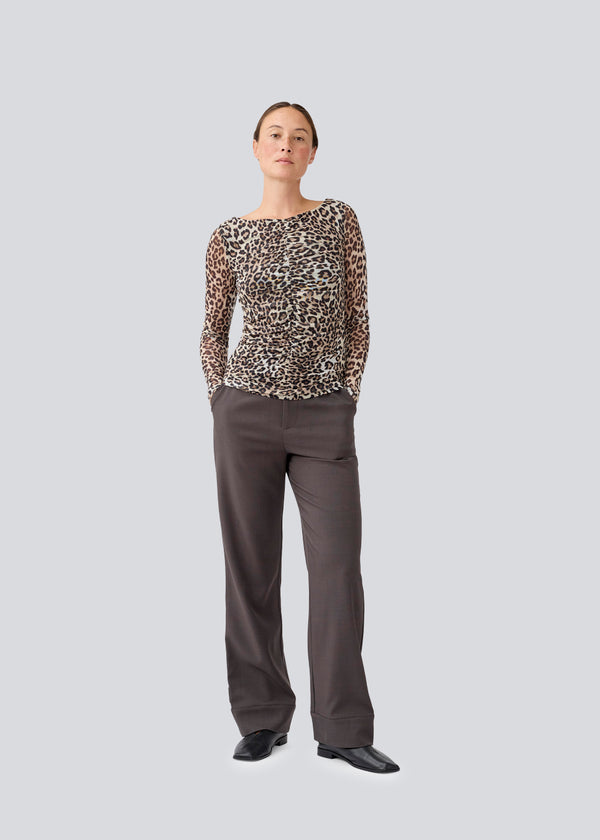 GwenMD top is a tight-fitted mesh top in leo print and gatherings in front. The top has a wide neckline and long sleeves, that are slightly more transparent than the body.&nbsp;
