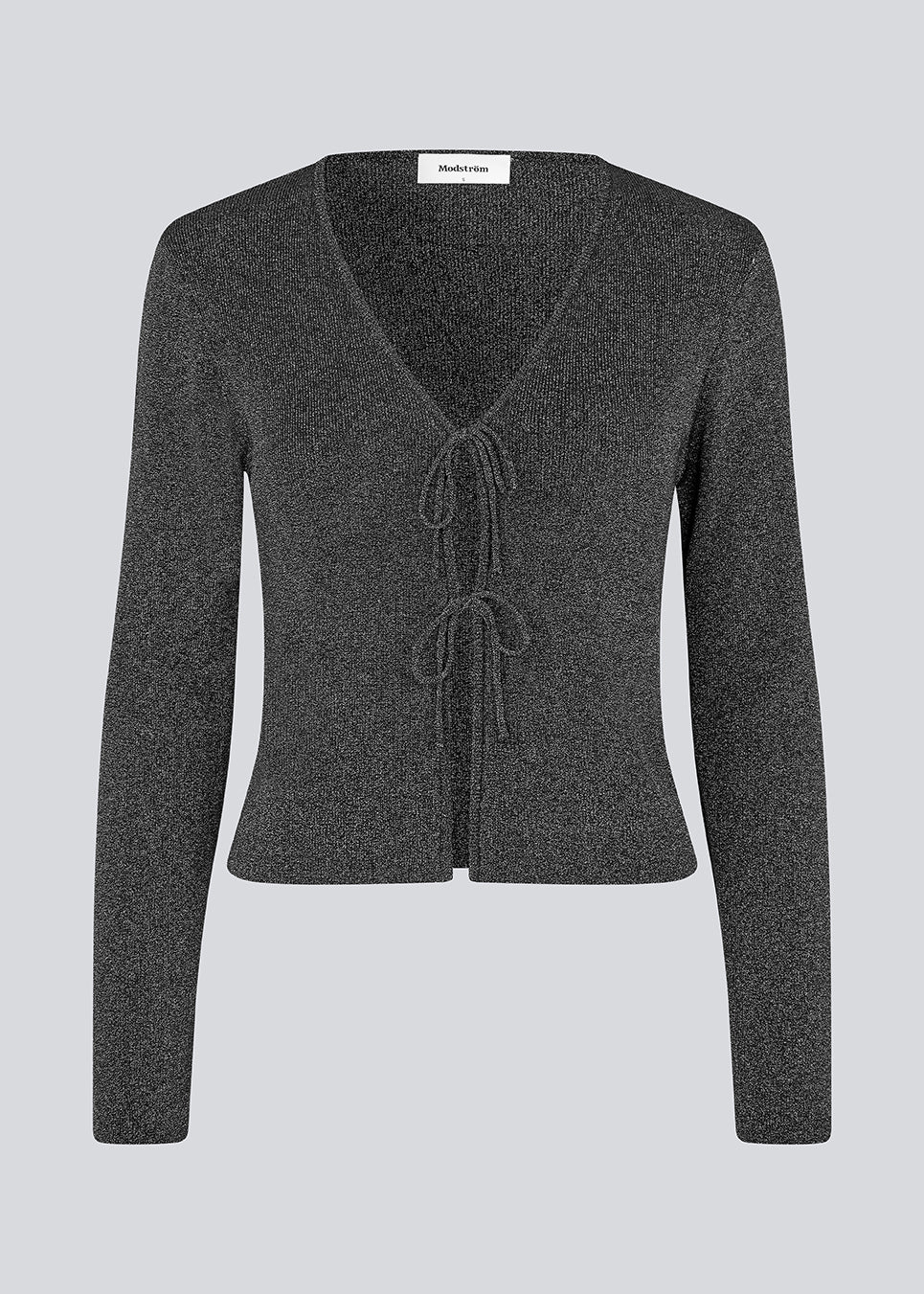 Fitted cardigan in a shimmery silver knit. LuckyMD cardigan has a v-neck and is closed with two tiebands in front.