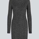 Fitted dress in a shimmery silver knit. LuckyMD dress has a round neck and a slit in the sleeves. The model is 177 cm and wears a size S/36.