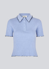 Fitted polo in jersey. MagdaloneMD polo has short sleeves and babylock edges. 