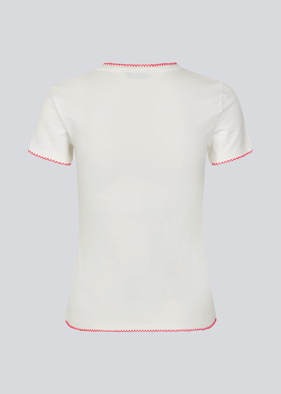 Fitted t-shirt with short sleeves in cotton. MaisyMD t-shirt has a round neck and scalloped edges in a contrast color. 