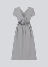 Long dress with short sleeves and a bow detail. MalleMD long dress is fitted with a loose skirt and has an invisible zipper in the side.