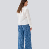 Longsleeved shirt with a wrap detail. MalleMD shirt has a pocket in front, wide sleeves and is closed with a tieband in the side. 