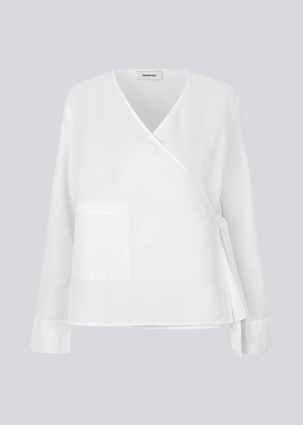 Longsleeved shirt with a wrap detail. MalleMD shirt has a pocket in front, wide sleeves and is closed with a tieband in the side. 