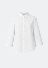 Oversize hvid skjorte med broderie anglaise detaljer. MallenMD shirt har brede ærmer med slids, skjorte krave og knappelukning fortil. 