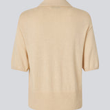 Soft knitted polo in 100% cotton. MalvaMD SS polo has short sleeves and a placket with 4 buttons.&nbsp;