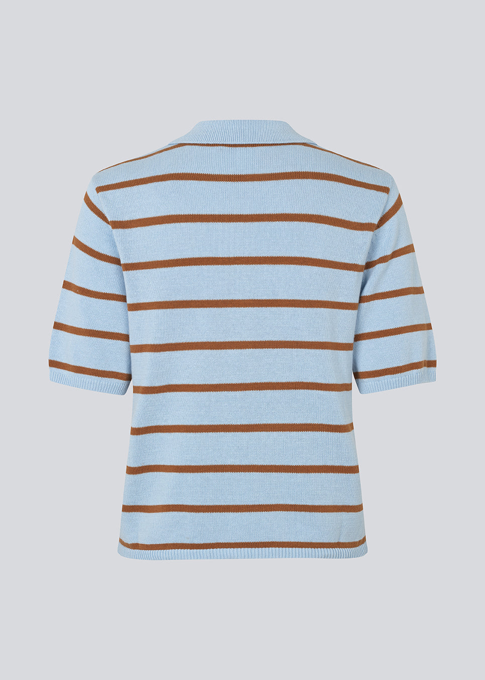 Soft knitted polo in plain jersey knit. The MalvaMD SS Polo is made from a soft, breathable cotton with short sleeves and a classic collar with a button placket. A timeless, versatile design perfect for everyday wear or weekend styling.