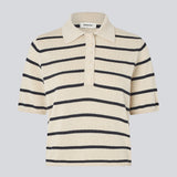Soft knitted polo in plain jersey knit. MalvaMD stripe polo has a collar and a buttonclosure in front and short sleeves.