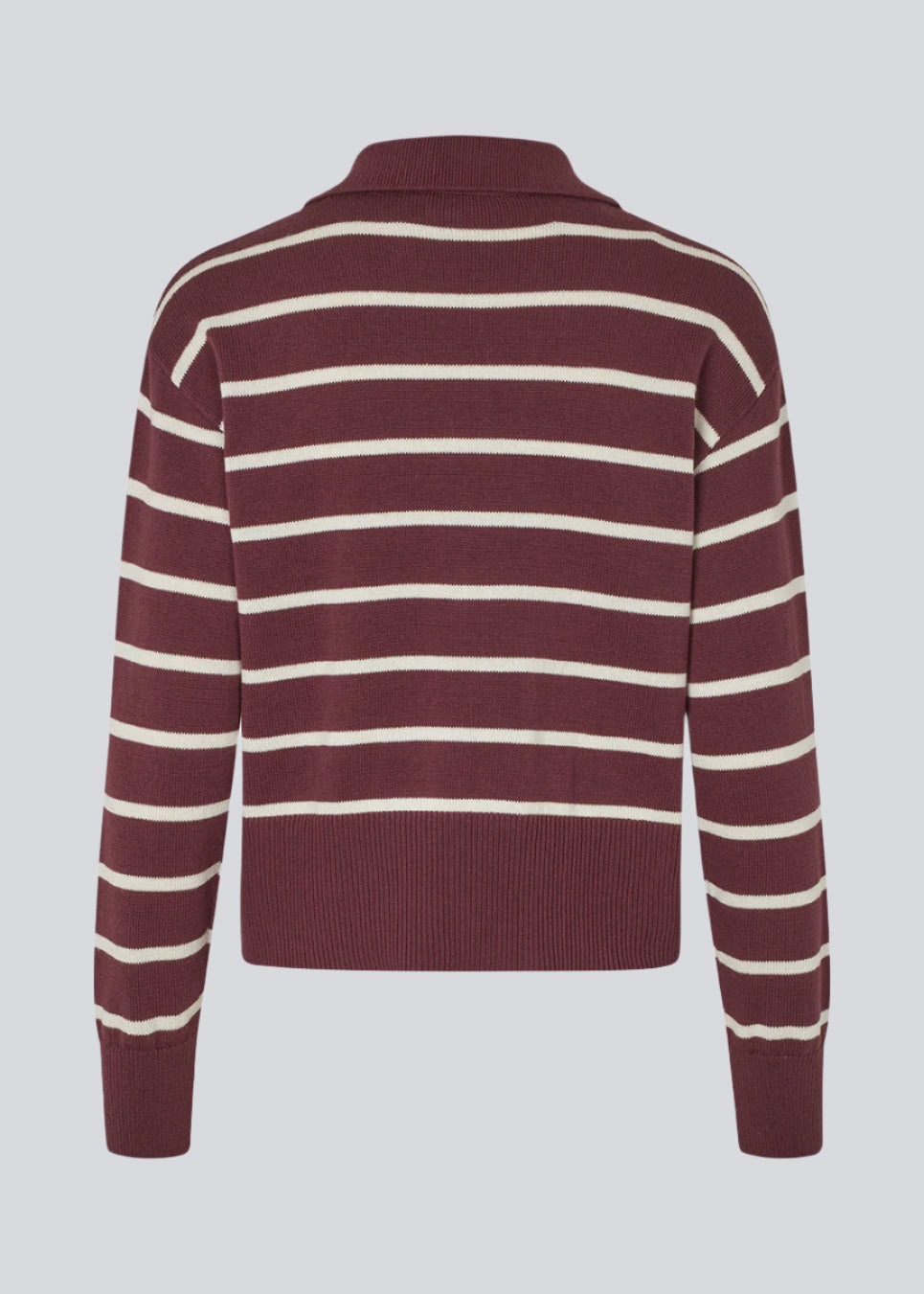 Soft knitted polo in plain jersey knit in burgundy/dark red with white stripes. MalvaMD stripe polo has a collar and a buttonclosure in front. The knit is small and slightly cropped.
