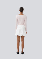 Short skirt in white with a balloon effect. MargotMD poplin skirt has an invisible zipper on the side.&nbsp;