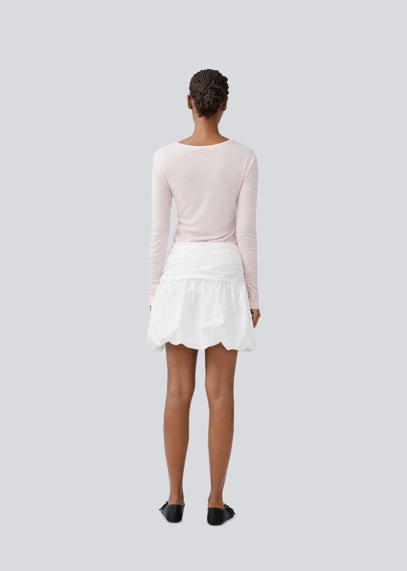 Short skirt in white with a balloon effect. MargotMD poplin skirt has an invisible zipper on the side.&nbsp;