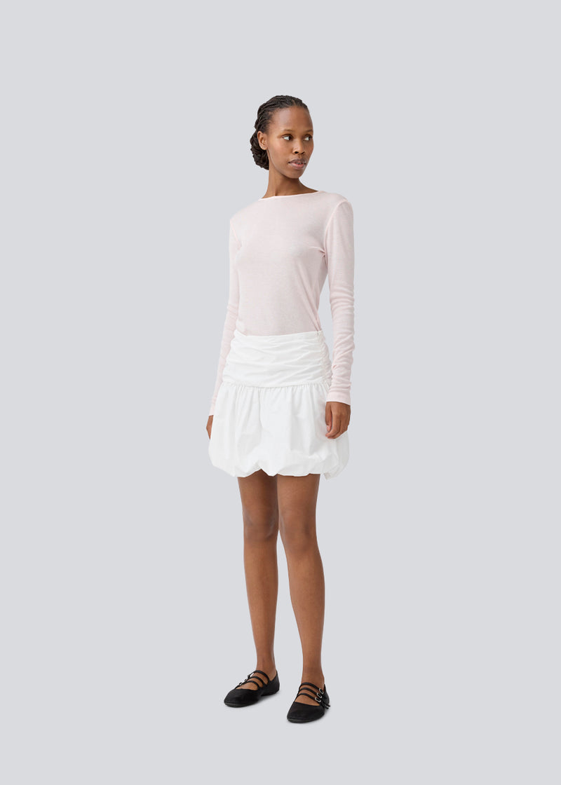 Short skirt in white with a balloon effect. MargotMD poplin skirt has an invisible zipper on the side.&nbsp;