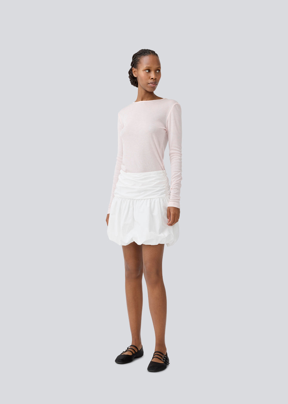 Short skirt in white with a balloon effect. MargotMD poplin skirt has an invisible zipper on the side.&nbsp;