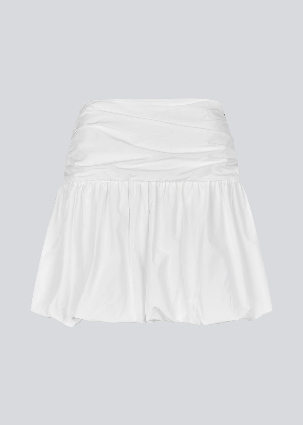 Short skirt in white with a balloon effect. MargotMD poplin skirt has an invisible zipper on the side.&nbsp;