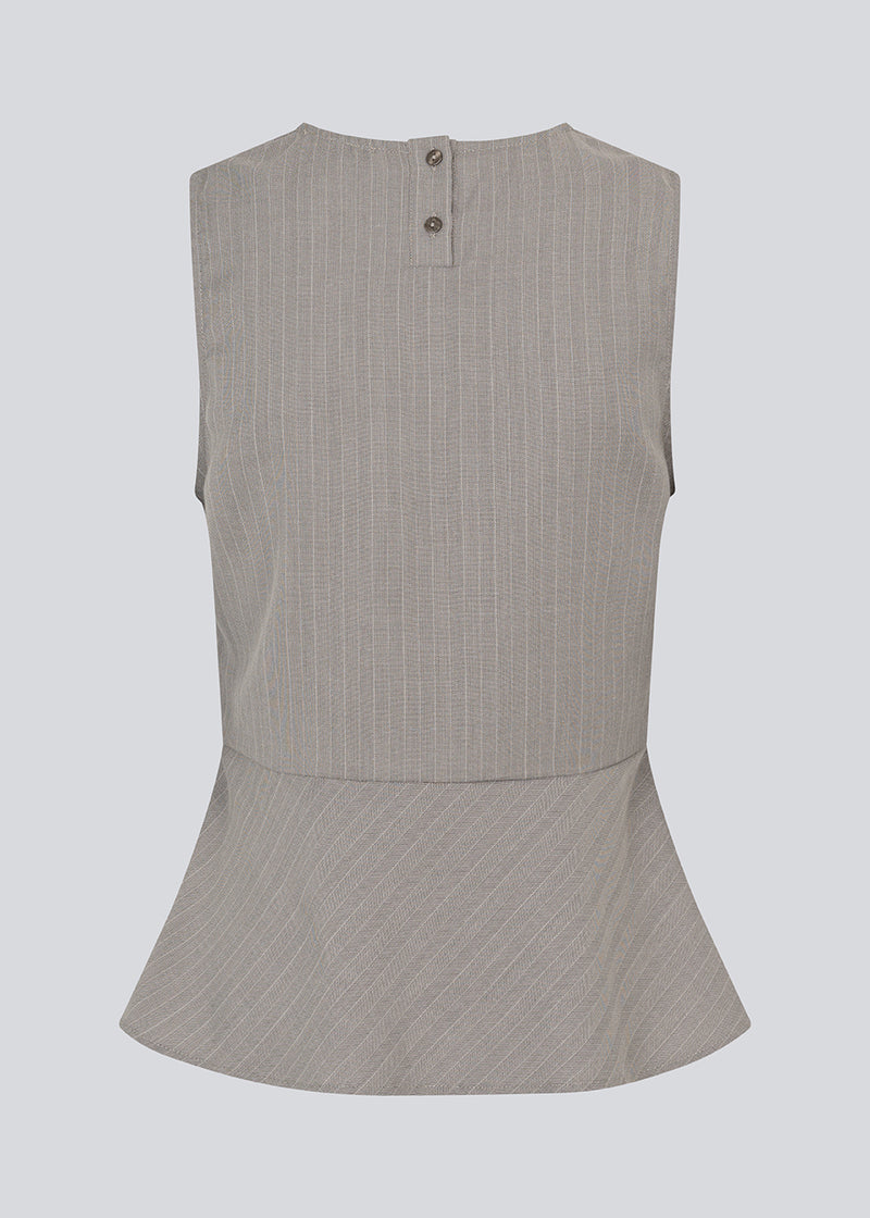 Fitted top with a short skirt. MarlyMD SS top has an invisible zipper in the side and buttons in the back.