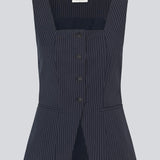 Sleeveless top with a buttonclosure in front. MathildeMD top is fitted and has a square neckline.