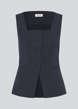 Sleeveless top with a buttonclosure in front. MathildeMD top is fitted and has a square neckline.