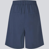 Suit shorts with wide legs in 100% organic cotton. MaudeMD shorts has pleats, sidepockets an an elastic in the waist.
