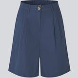 Suit shorts with wide legs in 100% organic cotton. MaudeMD shorts has pleats, sidepockets an an elastic in the waist.