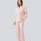 Classic blazer with an elagant design. MaxwellMD blazer has a revers collar, two pockets in front and an asymmetrical buttonclosure in front.