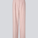 Suit pants with wide legs and an elastic waist. MaxwellMD pants has a medium-highwaist, zipper, side pockets and paspoil pocket in the back