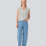 Soft, grey vest in a light knit. MayuMD vest has a v-neck and relaxed fit. The model is 177 cm and wears a size S/36.&nbsp;