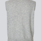 Soft, grey vest in a light knit. MayuMD vest has a v-neck and relaxed fit. The model is 177 cm and wears a size S/36.&nbsp;