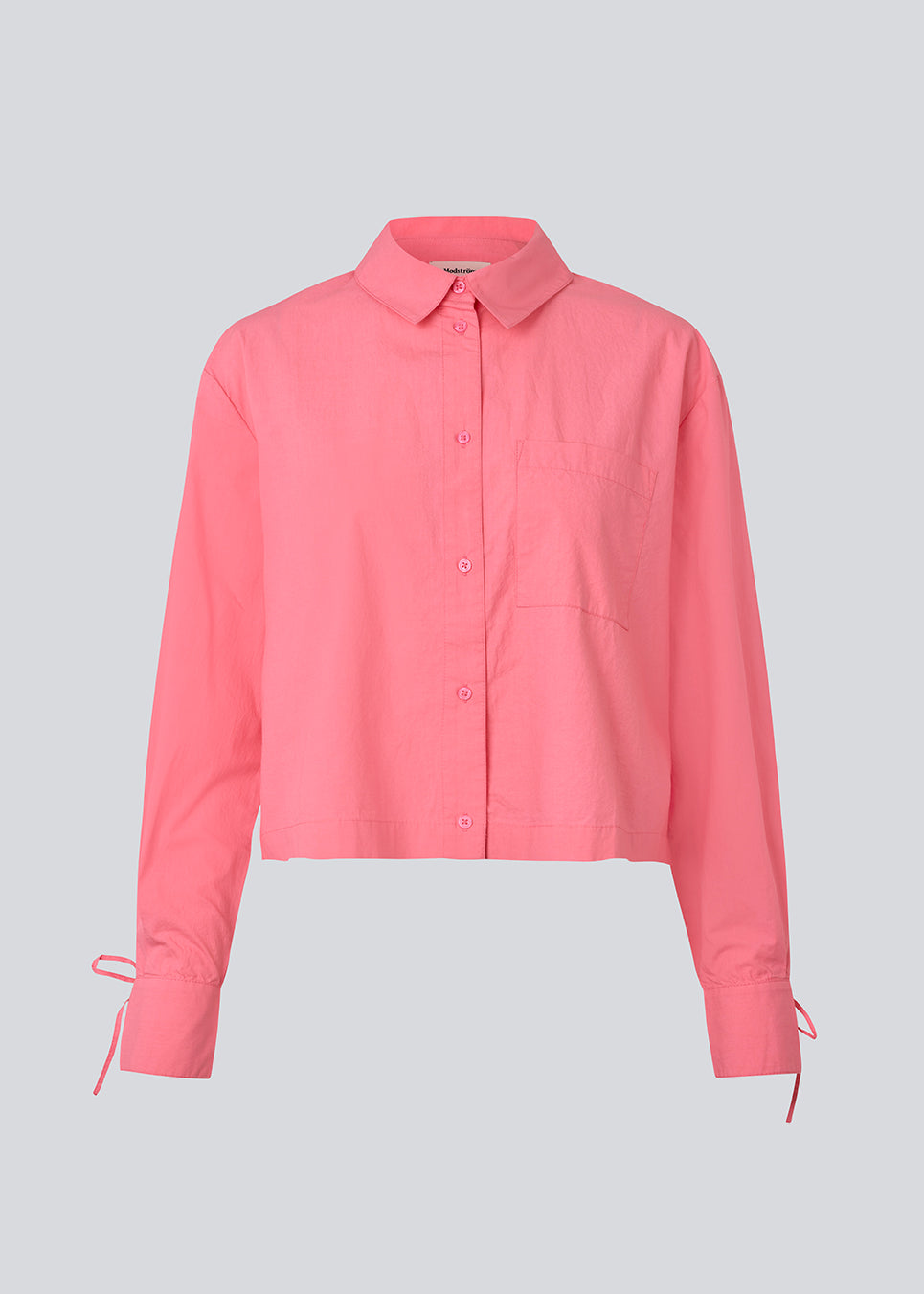 Cropped shirt in cotton with a loose fit. MeyrickMD shirt has wide sleeves, a cheast pocket and cuffs with a slit and a tieband.