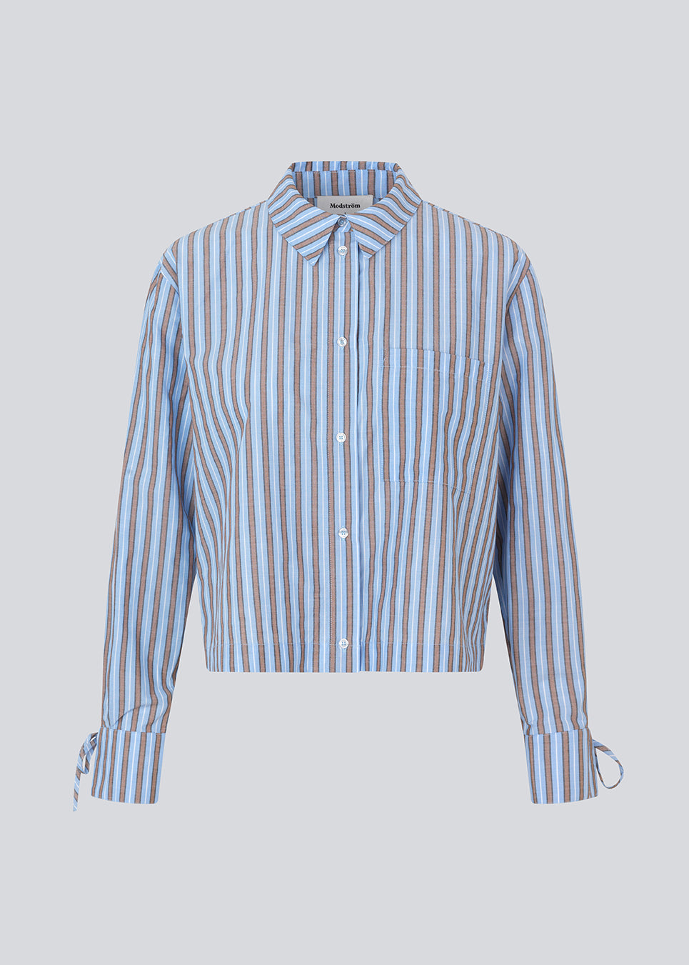 Cropped shirt in cotton with a loose fit. MeyrickMD striped shirt has wide sleeves, a cheast pocket and cuffs with a slit and a tieband. 