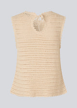 Crochet top in beige without sleeves in organic cotton. MieMD top has detailed trimmings and a deep v-neckline in the back with a tieband closure. The model is 175 cm and wears a size S/36.