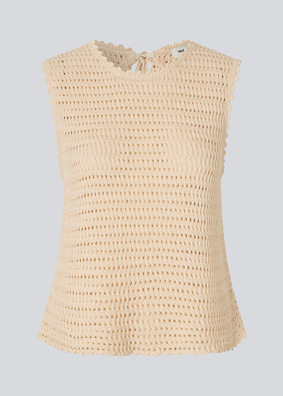 Crochet top in beige without sleeves in organic cotton. MieMD top has detailed trimmings and a deep v-neckline in the back with a tieband closure. The model is 175 cm and wears a size S/36.